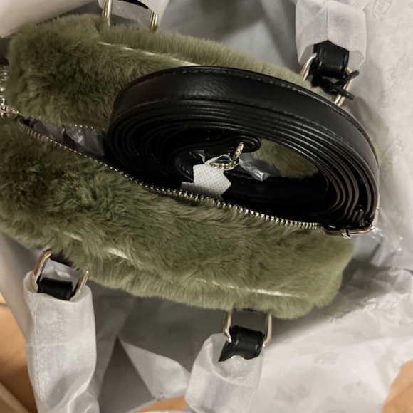 NWT Von Dutch Sage Green mini Furry Bowling Bag - Picture 8 of 10